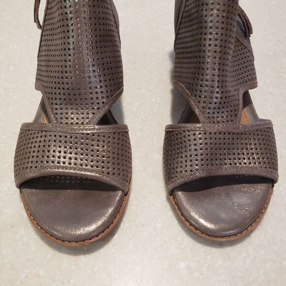 Sofft Sara Leather Perforated Cutout Sandals Womens 9 Metallic Taupe Zip - Picture 3 of 7